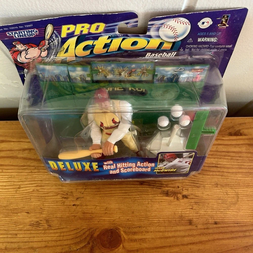 VTG MLB 98 Pro Action Deluxe Cardinals Mark McGwire sports figurine collectible